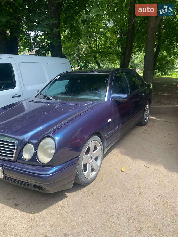 Седан Mercedes-Benz E-Class 1998 в Чернівцях