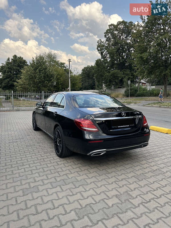 Седан Mercedes-Benz E-Class 2017 в Днепре