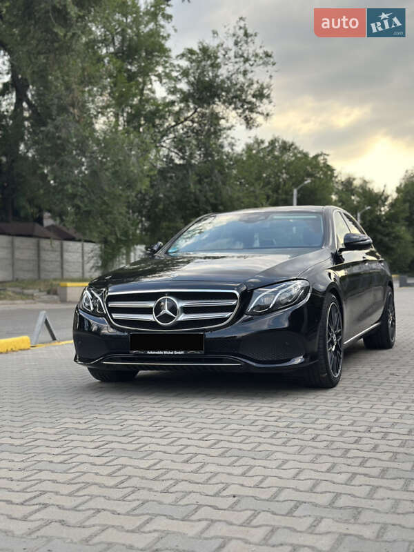 Седан Mercedes-Benz E-Class 2017 в Днепре