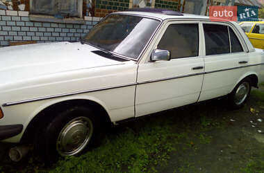 Седан Mercedes-Benz E-Class 1981 в Славуте