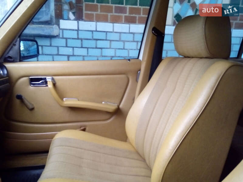 Седан Mercedes-Benz E-Class 1981 в Славуті