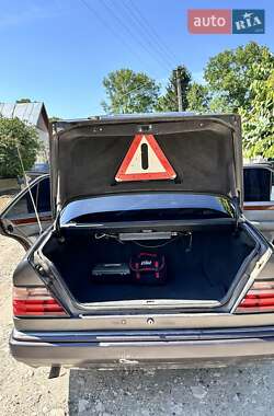 Седан Mercedes-Benz E-Class 1994 в 
