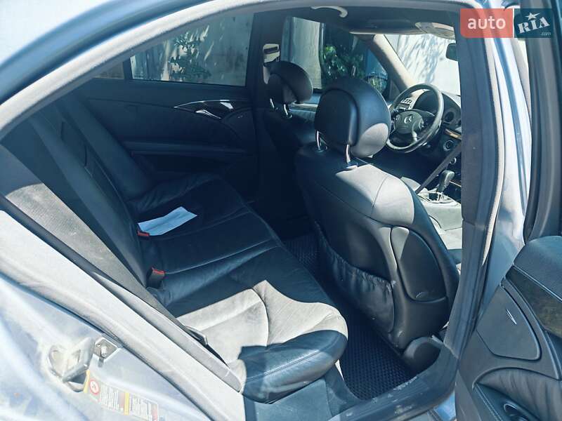 Седан Mercedes-Benz E-Class 2003 в Черновцах