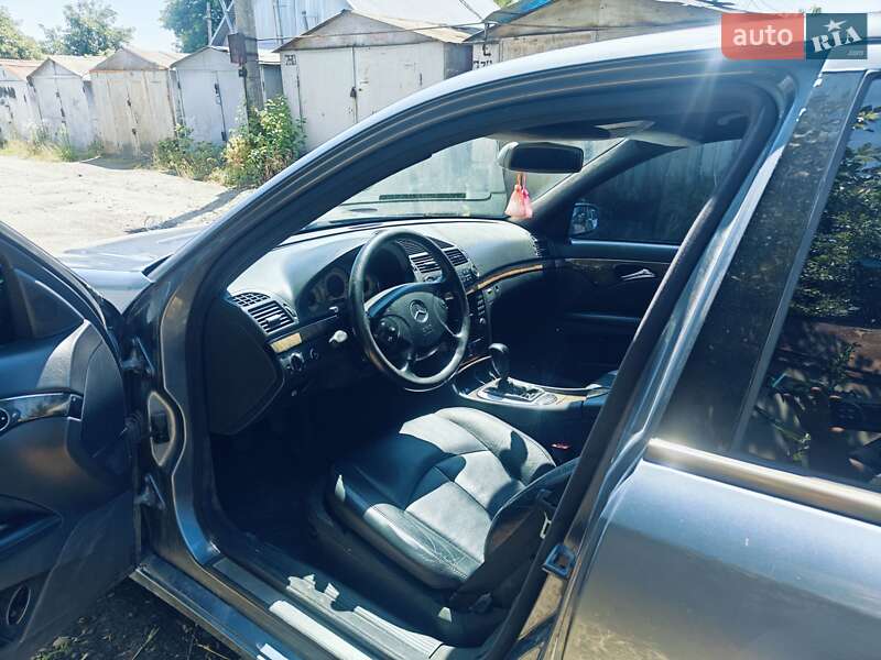 Седан Mercedes-Benz E-Class 2003 в Черновцах
