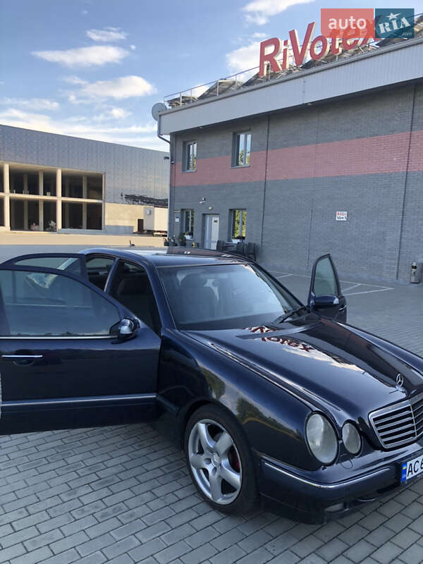 Седан Mercedes-Benz E-Class 2001 в Костополе