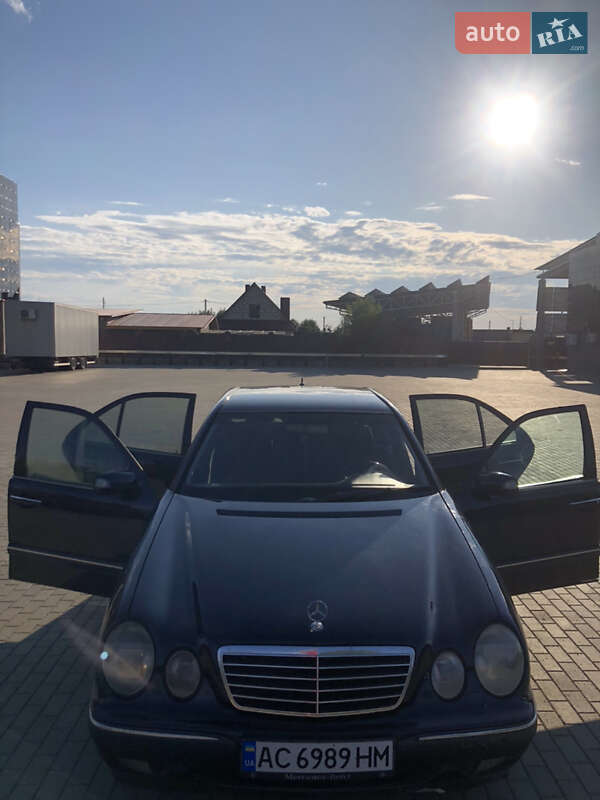 Седан Mercedes-Benz E-Class 2001 в Костополе
