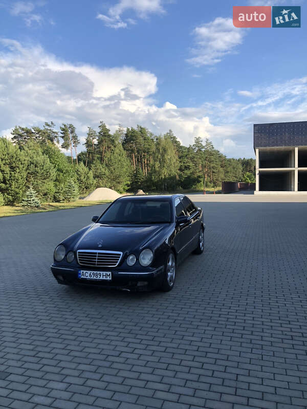 Седан Mercedes-Benz E-Class 2001 в Костополе