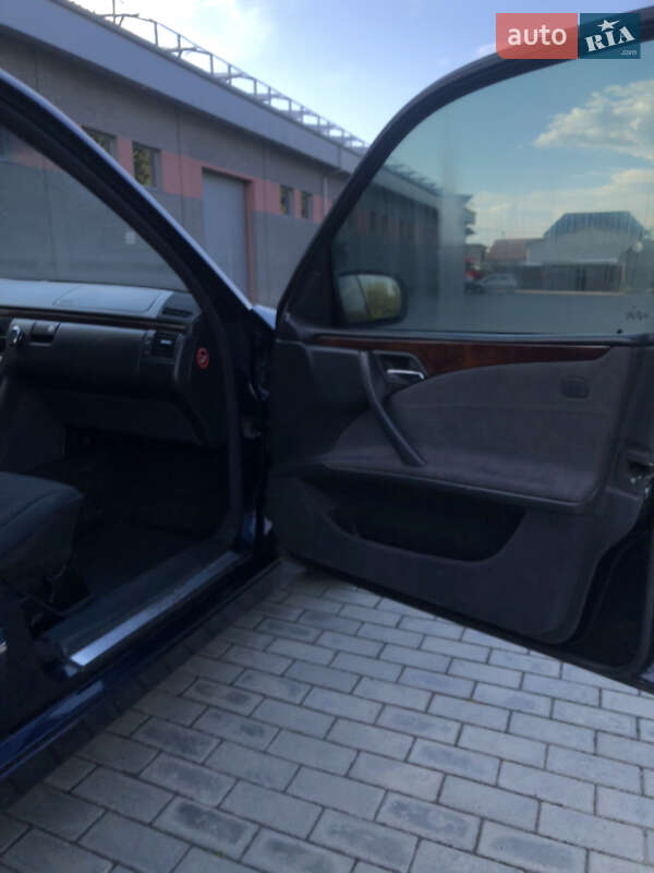 Седан Mercedes-Benz E-Class 2001 в Костополе