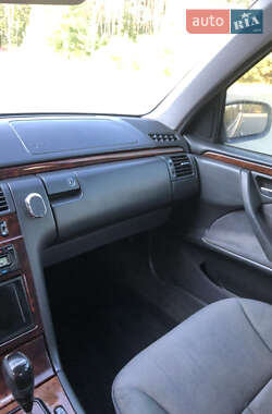 Седан Mercedes-Benz E-Class 2001 в 