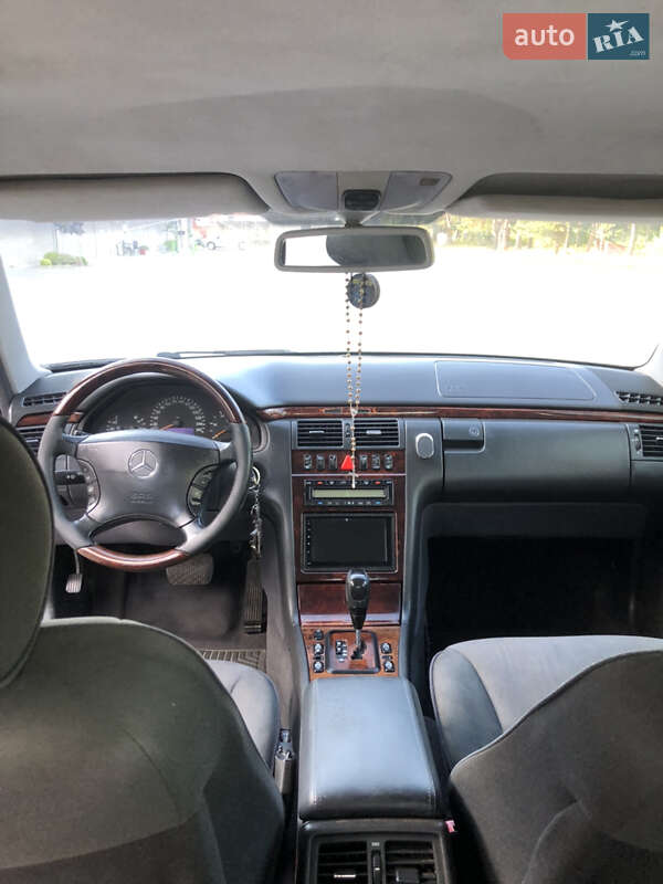 Седан Mercedes-Benz E-Class 2001 в Костополе