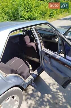 Седан Mercedes-Benz E-Class 1987 в 