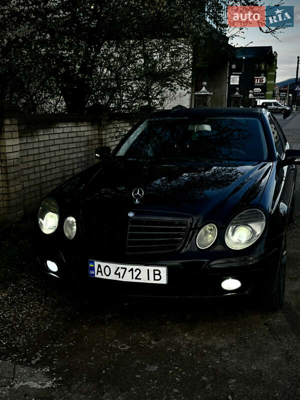 Седан Mercedes-Benz E-Class 2006 в Рахове