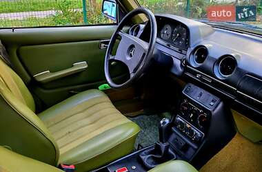 Седан Mercedes-Benz E-Class 1984 в 