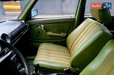 Седан Mercedes-Benz E-Class 1984 в 