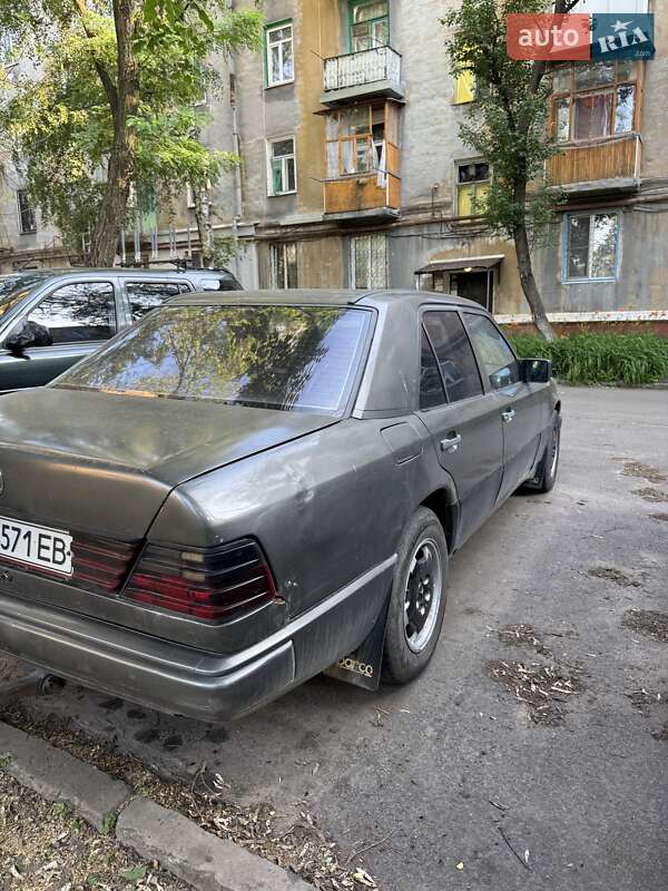 Седан Mercedes-Benz E-Class 1988 в Краматорске