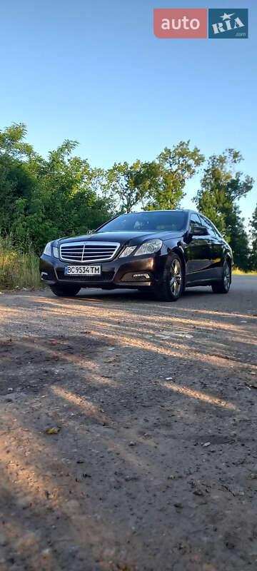 Седан Mercedes-Benz E-Class 2010 в Львове