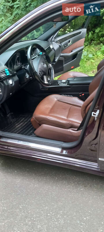 Седан Mercedes-Benz E-Class 2010 в Львове