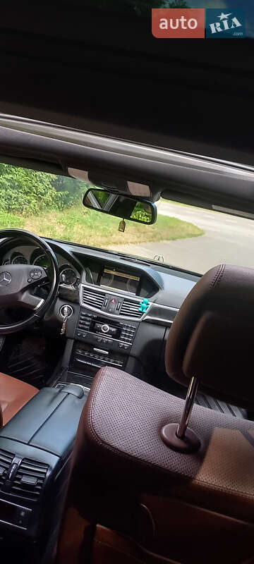 Седан Mercedes-Benz E-Class 2010 в Львове