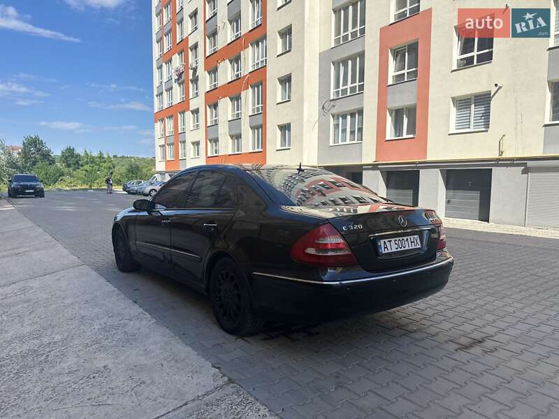 Седан Mercedes-Benz E-Class 2002 в Ивано-Франковске