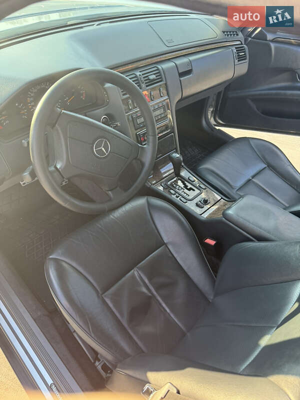 Седан Mercedes-Benz E-Class 1999 в Киеве