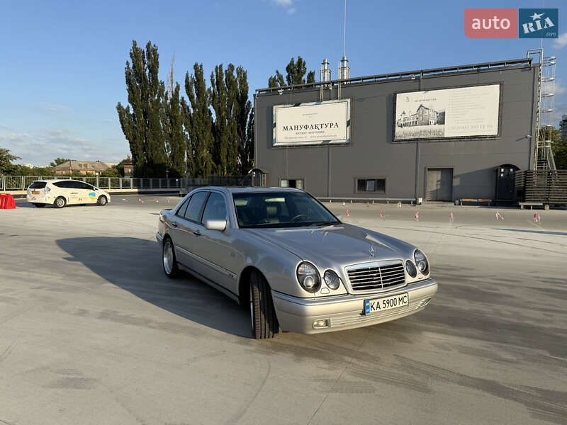 Седан Mercedes-Benz E-Class 1999 в Киеве