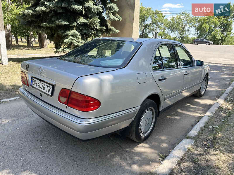 Седан Mercedes-Benz E-Class 1998 в Одессе