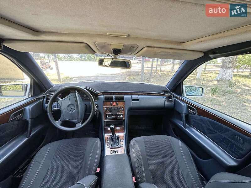 Седан Mercedes-Benz E-Class 1998 в Одессе