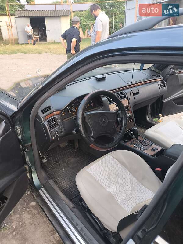 Універсал Mercedes-Benz E-Class 1998 в Чернівцях
