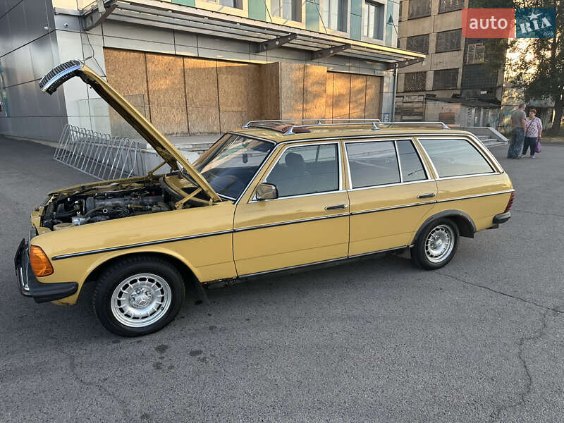 Mercedes-Benz E-Class 1982
