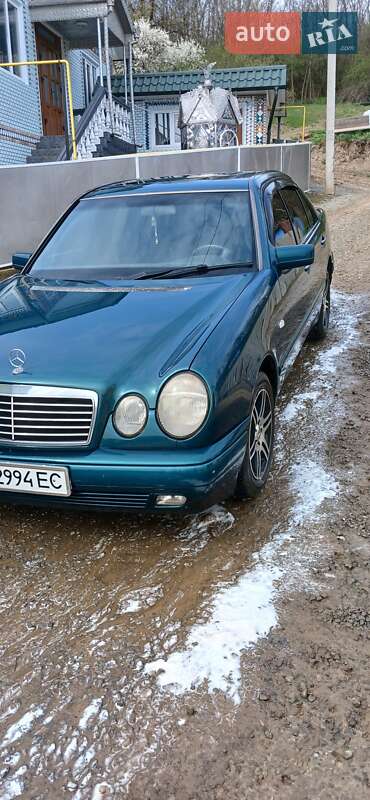 Седан Mercedes-Benz E-Class 1997 в Чернівцях
