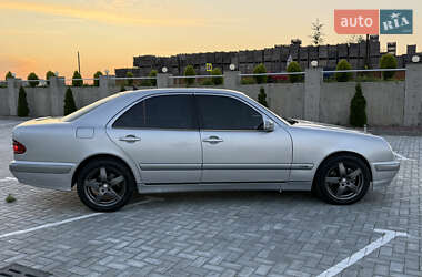Седан Mercedes-Benz E-Class 2000 в 