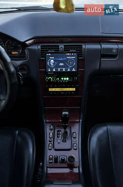 Седан Mercedes-Benz E-Class 2000 в 