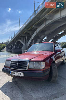 Седан Mercedes-Benz E-Class 1990 в Виннице