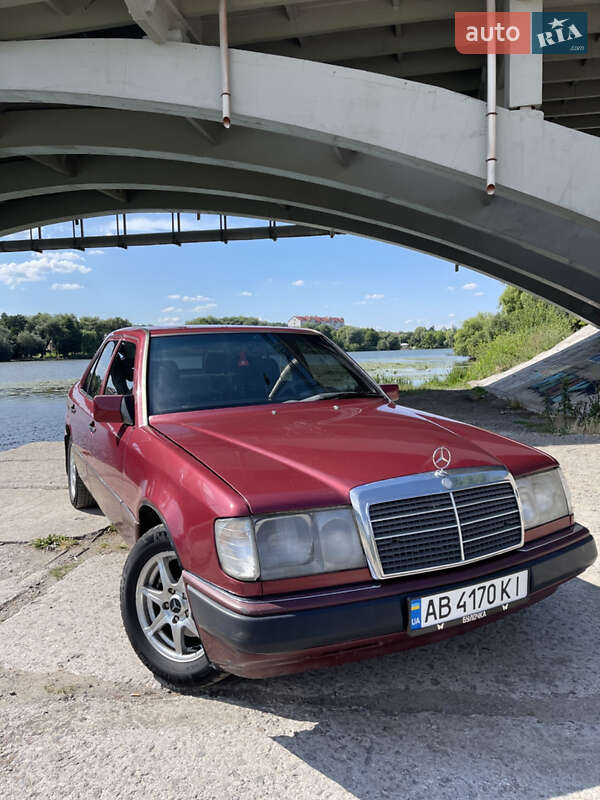 Седан Mercedes-Benz E-Class 1990 в Виннице