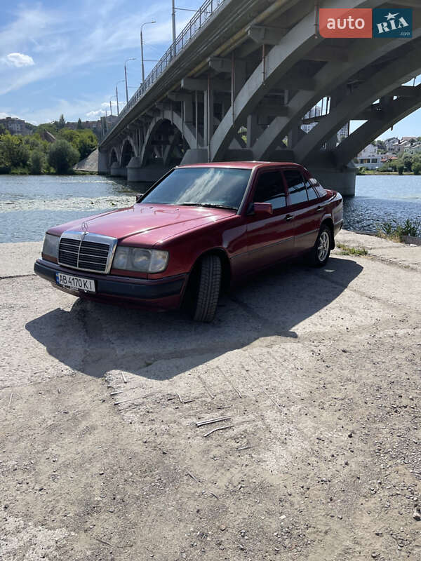 Седан Mercedes-Benz E-Class 1990 в Виннице