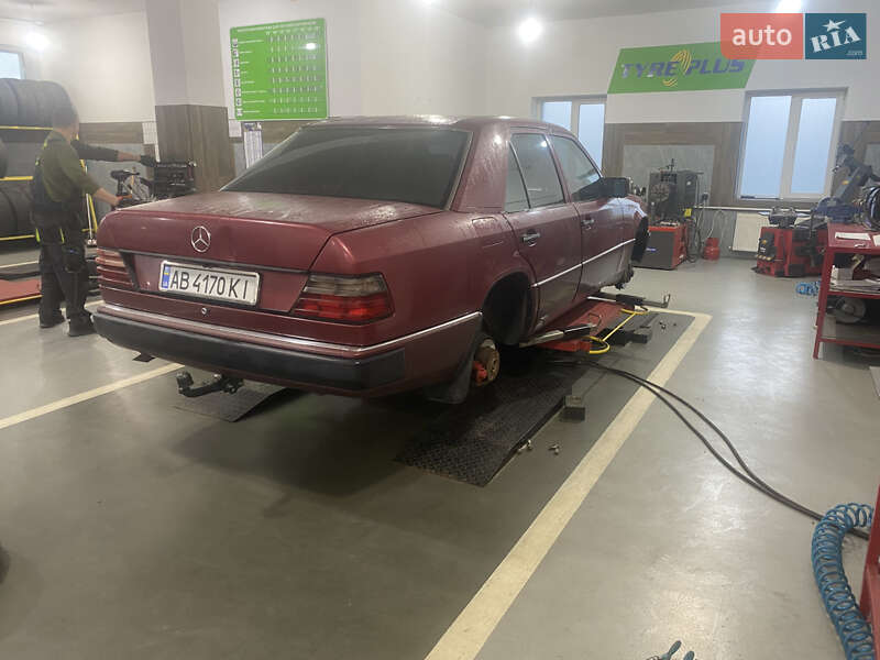 Седан Mercedes-Benz E-Class 1990 в Виннице