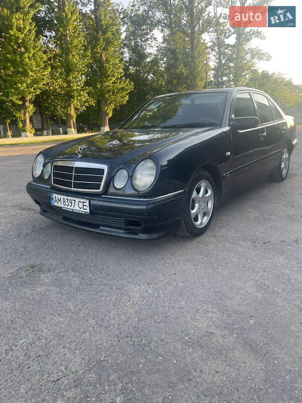 Седан Mercedes-Benz E-Class 1997 в Виннице