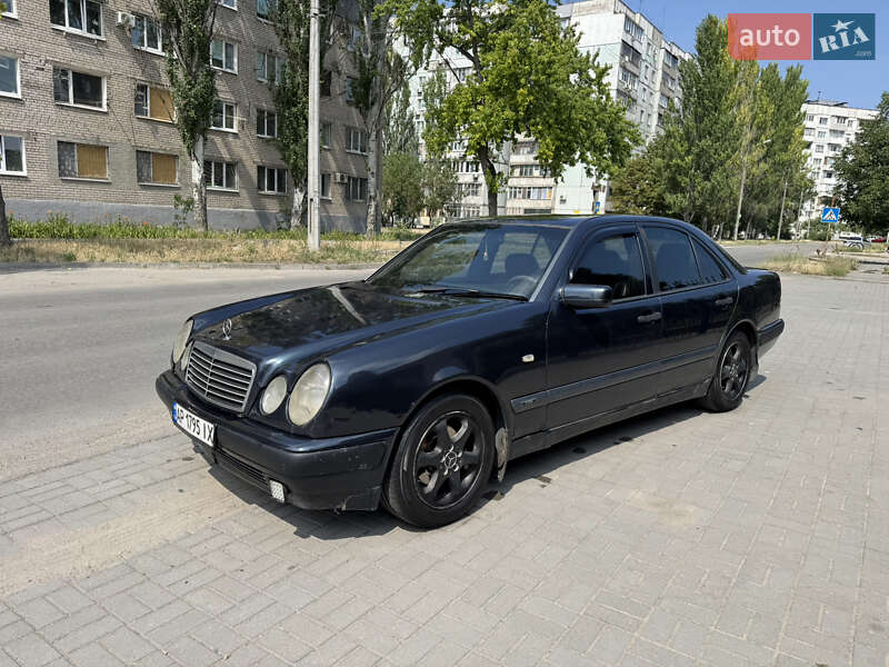 Седан Mercedes-Benz E-Class 1996 в Запорожье