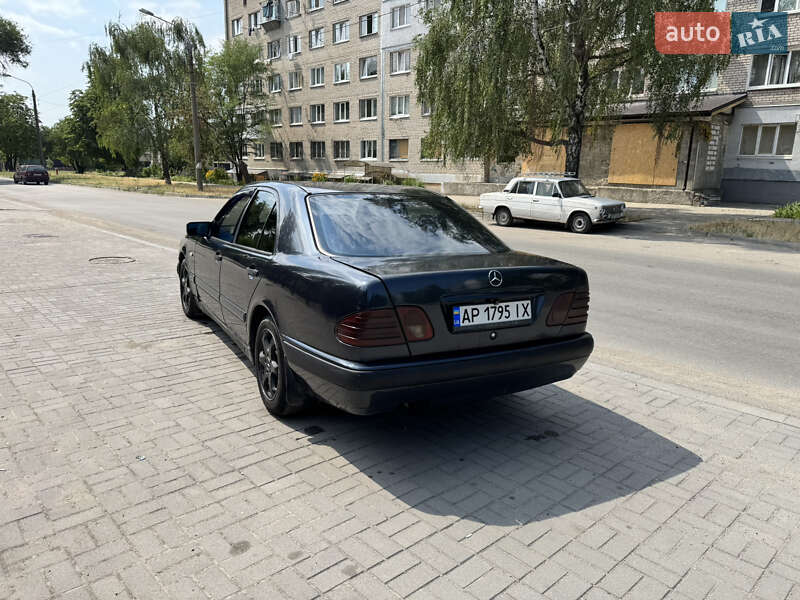 Седан Mercedes-Benz E-Class 1996 в Запорожье