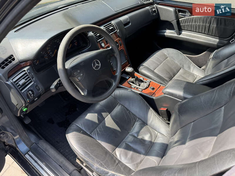 Седан Mercedes-Benz E-Class 1996 в Запорожье