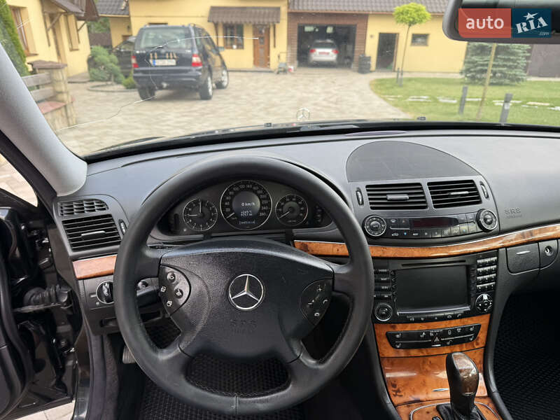 Седан Mercedes-Benz E-Class 2004 в Ивано-Франковске