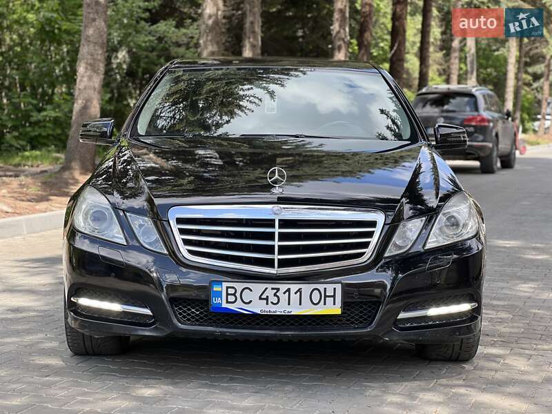 Седан Mercedes-Benz E-Class 2012 в Львове