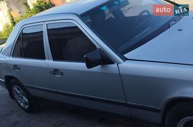 Седан Mercedes-Benz E-Class 1987 в 