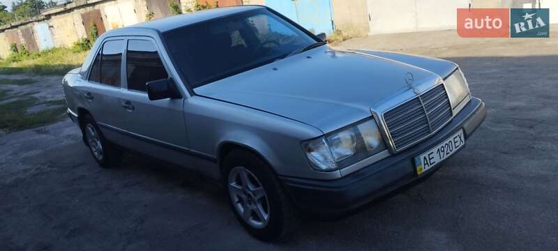 Седан Mercedes-Benz E-Class 1987 в Кам'янському