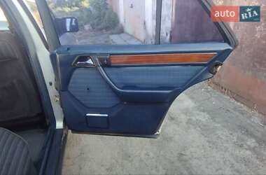 Седан Mercedes-Benz E-Class 1987 в 