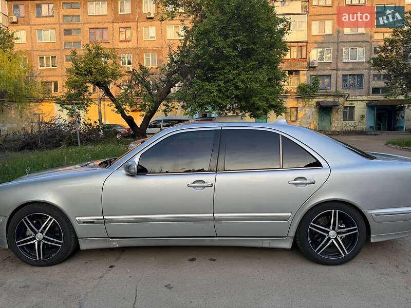 Mercedes-Benz E-Class 2000