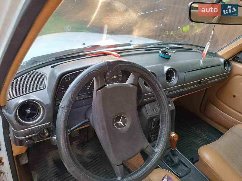 Седан Mercedes-Benz E-Class 1981 в Славуті