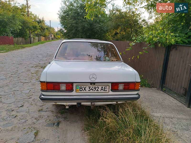 Седан Mercedes-Benz E-Class 1981 в Славуті