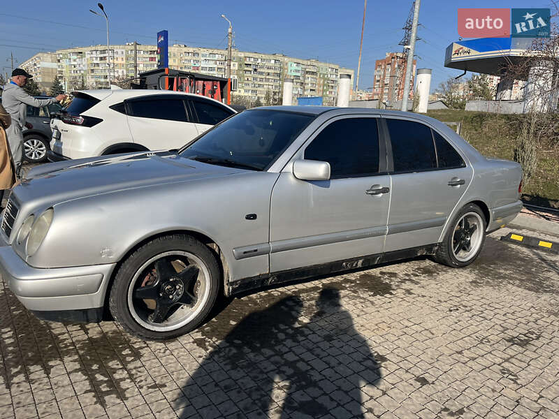 Седан Mercedes-Benz E-Class 1996 в Полтаве