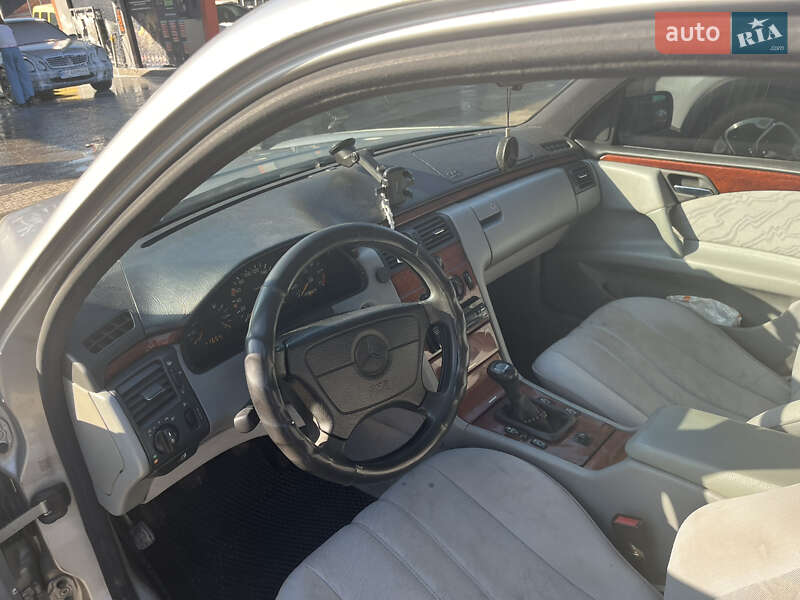 Седан Mercedes-Benz E-Class 1996 в Полтаве